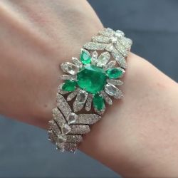 Flower Design Luxury Emerald Bracelet